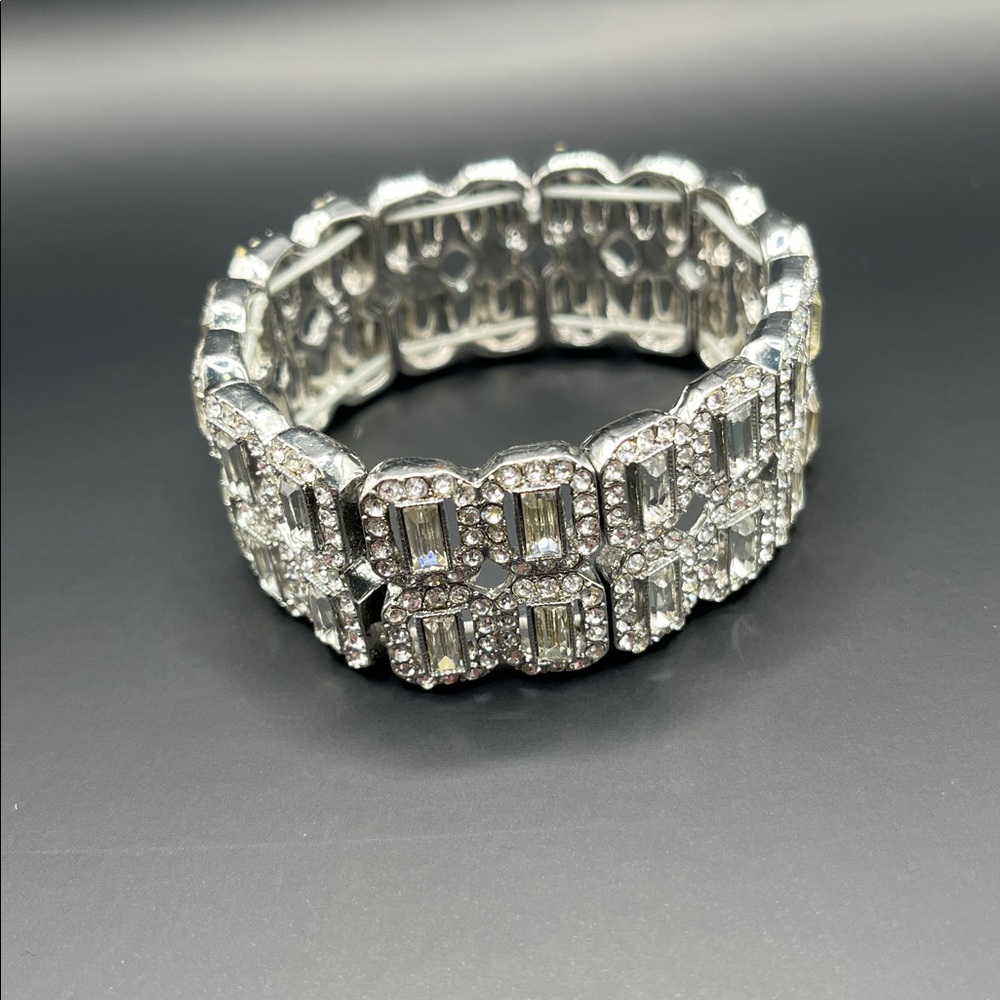 Stretch Silver Crystal Link Bracelet - Elegant Women’s Jewelry - Picture 2 of 3
